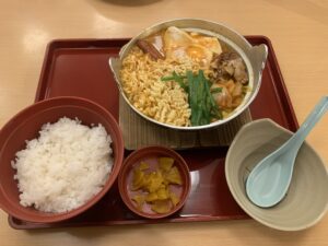 旨辛スープのキムチチゲ定食(サリ麺入り)、768円